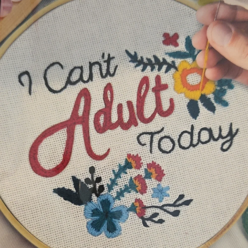 (J25) Floral Embroidery Kit - Multicolor